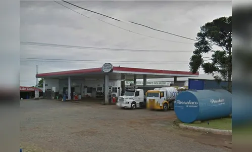Quadrilha armada assalta frentista e arromba conveniência de posto em Arapongas