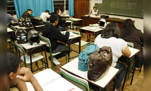 Escolas recebem matrículas da Educação de Jovens e Adultos