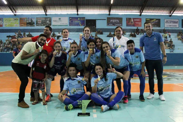 Faxinal ficou em primeiro lugar no futsal feminino dos Jogos Abertos do Paraná - Foto: SEED