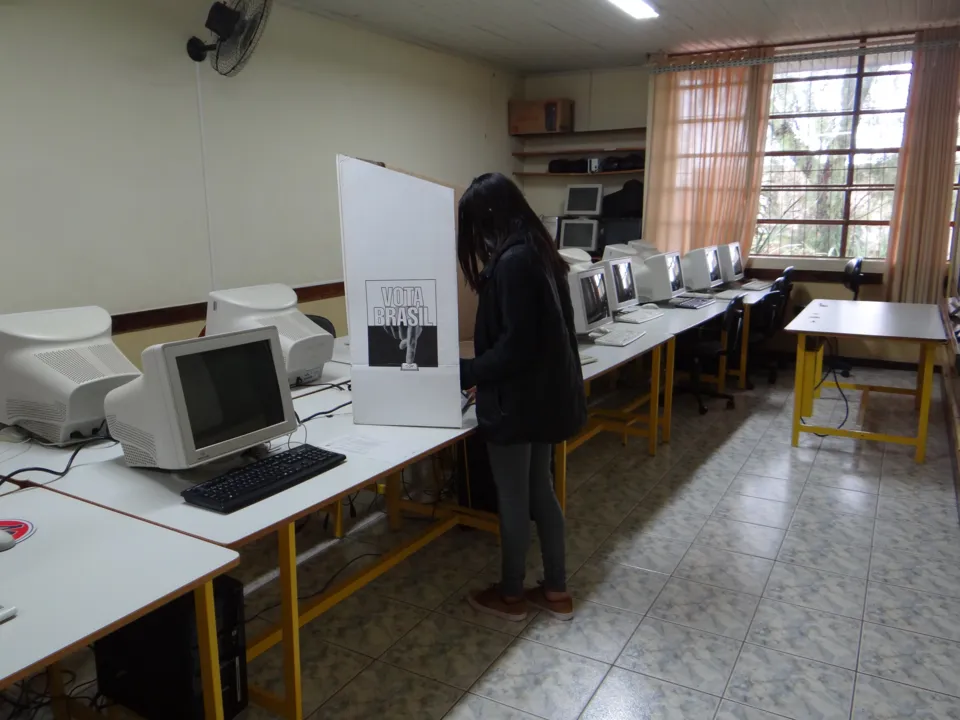 Eleição de vereadores do Parlamento Jovem é realizada em colégios de Apucarana - Foto: Reprodução