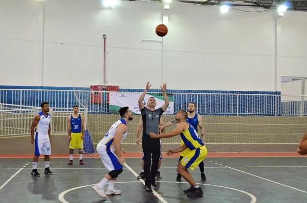 Rolândia e Arapongas disputaram o título do basquetebol masculino nos JAP´s - Foto: SEED