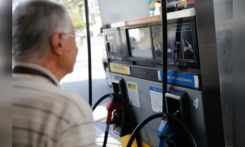 Preço médio da gasolina cai pela terceira semana no país, diz ANP