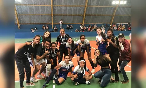 Futsal feminino de Apucarana fica em segundo lugar nos Jogos Abertos do Paraná
