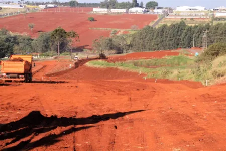 Segue em execução obra da marginal da PR 444