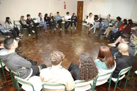 Alunos da rede estadual debatem prevenção ao uso de drogas