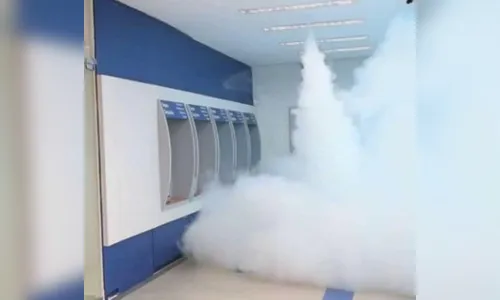 Fumaça dentro de agência bancária mobiliza Bombeiros e PM em Apucarana