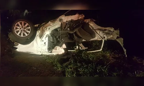 Três veículos colidem, carro se parte ao meio e motorista morre em acidente na PR-444
