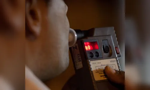 Cinco motoristas são presos por embriaguez em blitz na madrugada no centro de Apucarana