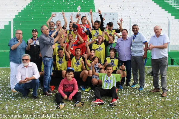 Os jogos decisivos da fase municipal do Bom de Bola aconteceram no Estádio dos Pássaros - Foto: Divulgação