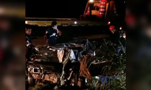 
							Racha entre cinco caminhões provocou morte de casal e três filhos, diz polícia
						
						