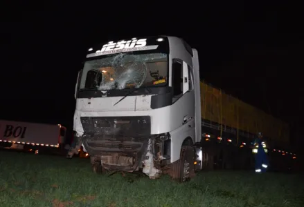 Caminhão bateu contra carro na BR-369, em Mamborê (Foto: João Marcelo Chagas/Arquivo Pessoal)