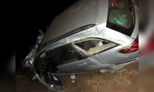 Acidente deixa cinco pessoas feridas e uma vaca morta