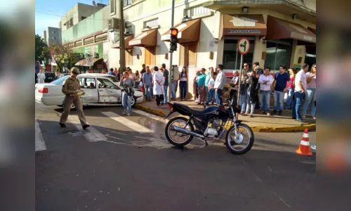 
							Acidente entre carro e moto deixa uma pessoa ferida em Apucarana
						
						