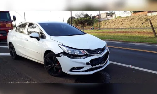 Engavetamento envolve três carros na BR-376 em Jandaia do Sul