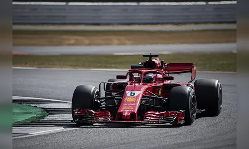 Vettel bate Mercedes e vence GP eletrizante em Silverstone