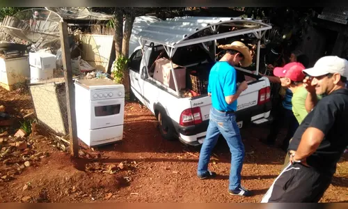 Carro desgovernado atinge casa em Manoel Ribas