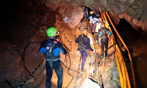 Quatro crianças são resgatadas de caverna na Tailândia