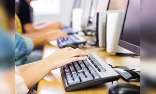 Notícias falsas enganam até o TSE