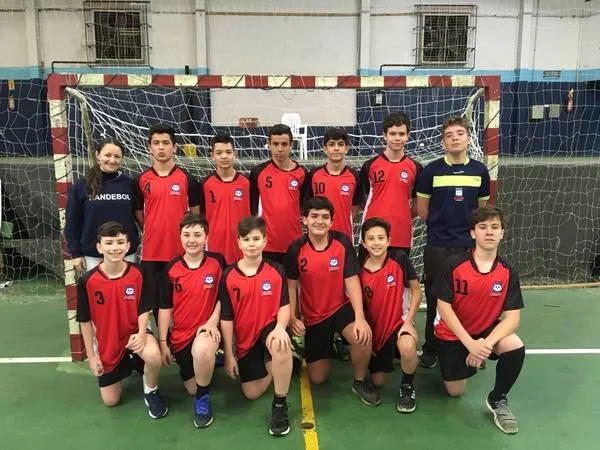 Equipe de handebol B do Colégio Platão na fase final dos Jogos Escolares do Paraná - Foto: Divulgação