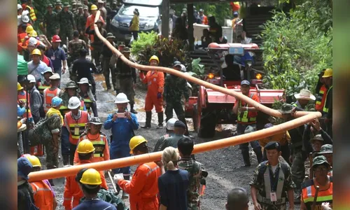 Oitavo menino é resgatado de caverna na Tailândia, afirmam testemunhas