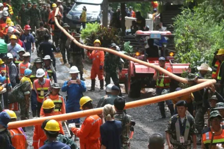 Oitavo menino é resgatado de caverna na Tailândia, afirmam testemunhas - Foto: SAKCHAI LALIT/ASSOCIATED PRESS/ESTADÃO CONTEÚDO