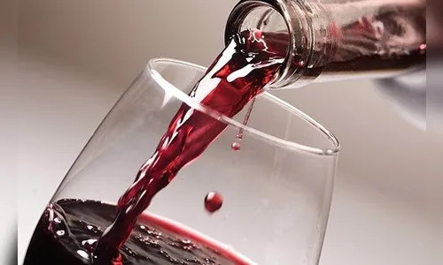 Aprenda a degustar um bom vinho e conheça os benefícios da bebida