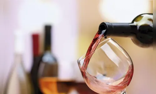 
							Aprenda a degustar um bom vinho e conheça os benefícios da bebida
						
						