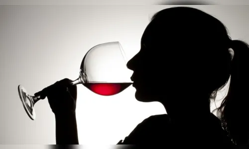 
							Aprenda a degustar um bom vinho e conheça os benefícios da bebida
						
						
