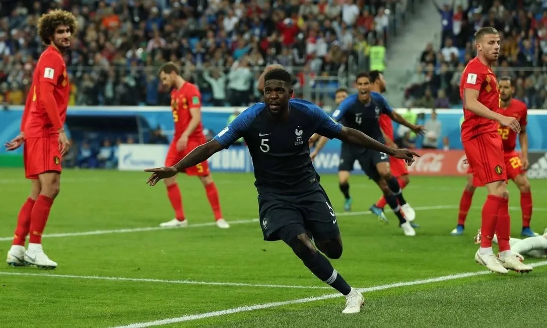 O zagueiro francês Samuel Umtiti comemora o gol da França no jogo O zagueiro francês Samuel Umtiti comemora o gol da França no jogo (LEE SMITH / REUTERS)
