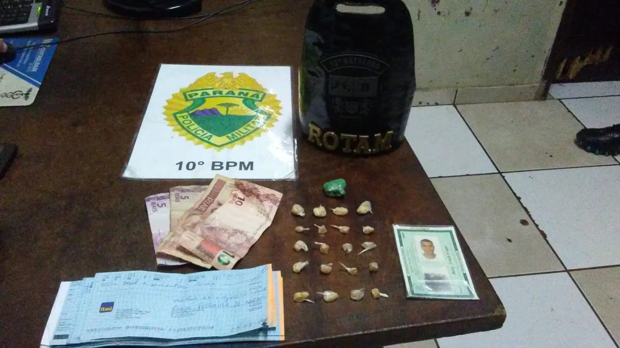 Mais dois suspeitos de tráfico de drogas são detidos pela PM com crack e maconha em Apucarana - Foto: Divulgação/PM