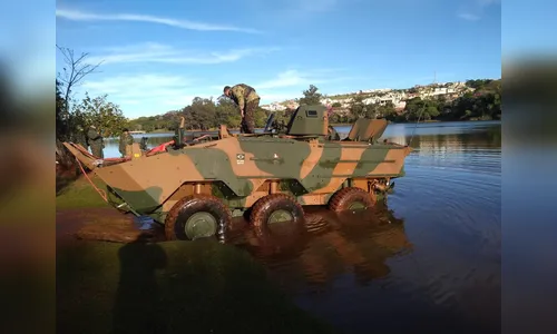 30º BIMec realiza treinamento com anfíbio no Lago Jaboti