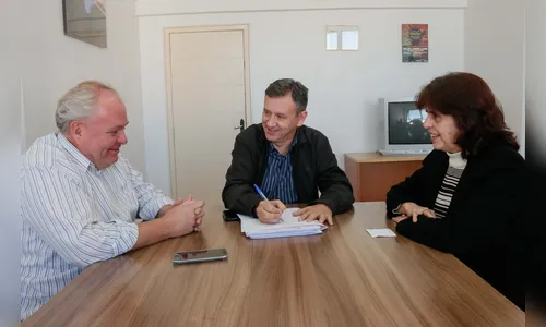 Prefeitura de Apucarana libera 1ª parcela do 13º salário e injeta 4,5 milhões na economia local