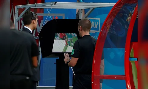Presidente da Fifa diz que árbitro de vídeo está limpando o futebol
