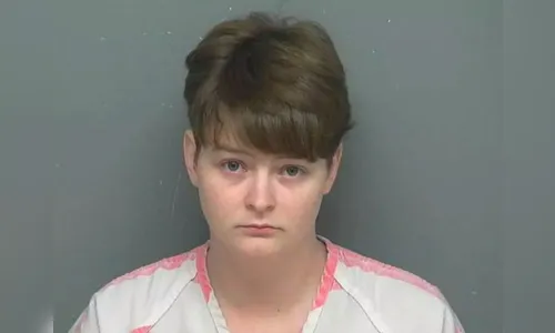 Mãe é condenada a 40 anos de prisão por tentar vender sexo com a filha de 2 anos