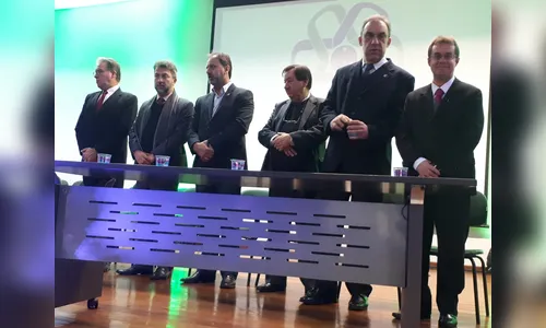 Novo diretor do campus da Unespar em Apucarana toma posse