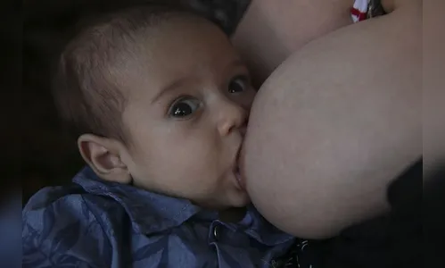 Pediatras brasileiros criticam investida dos EUA contra amamentação