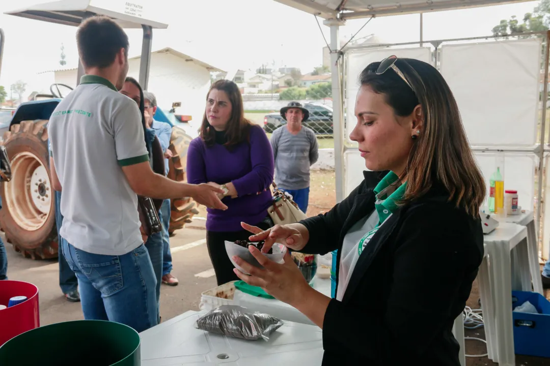 Além de aumentar a quantidade de materiais coletados, a iniciativa que distribui sacolas retornáveis para a coleta visa melhorar a qualidade do que é destinado à cooperativa (Foto: Edson Denobi)