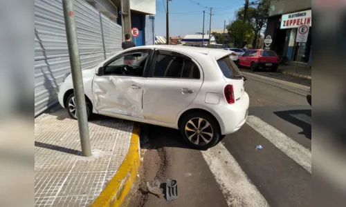 
							Acidente na área central de Apucarana provoca danos materiais
						
						