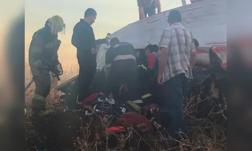 Passageiro filma momento exato da queda de avião que provocou 2 mortes; veja vídeo