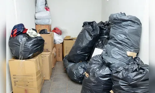 Denarc apreende ônibus carregado com produtos supostamente piratas em Apucarana