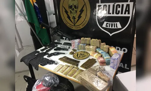 Quadrilha de ex-pastor obrigou mulher a tomar banho na frente dos criminosos e apontou fuzil contra bebê