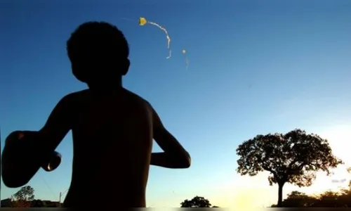 Copel alerta sobre cuidados com pipas próximo à rede elétrica e cerol na linha