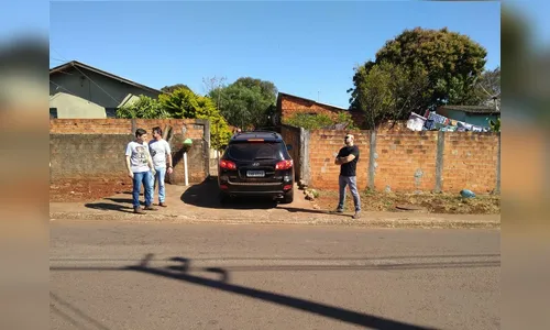   Polícia prende homem e mulher com drogas e veículo roubado