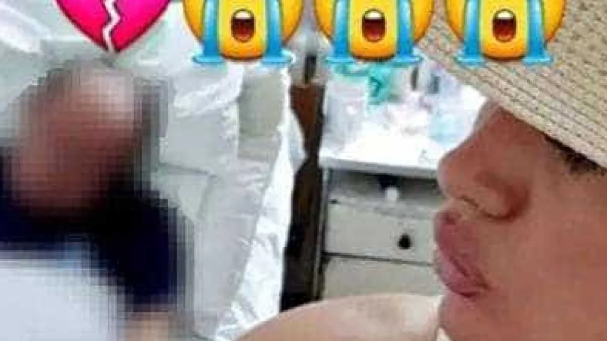 Modelo posta selfie no Instagram com pai morto e deleta conta após polêmica
