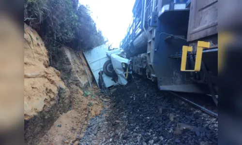 
							Acidente entre caminhão e trem provoca morte de homem em Ortigueira
						
						