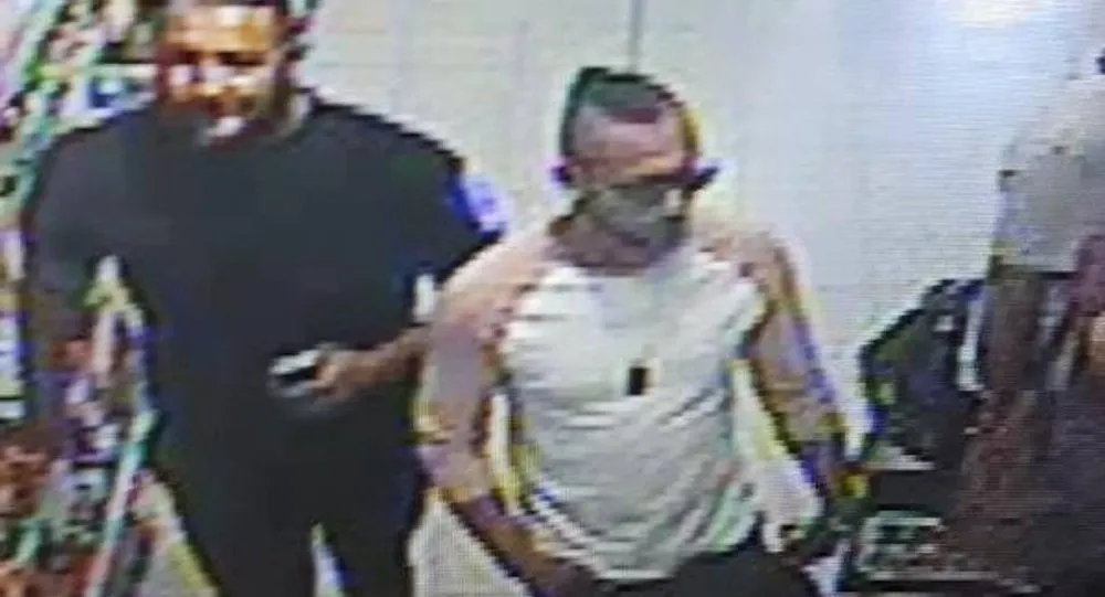 Imagens das câmeras da loja "podem ter informações vitais para nossa investigação" sobre os três suspeitos - Foto : West Mercia Police