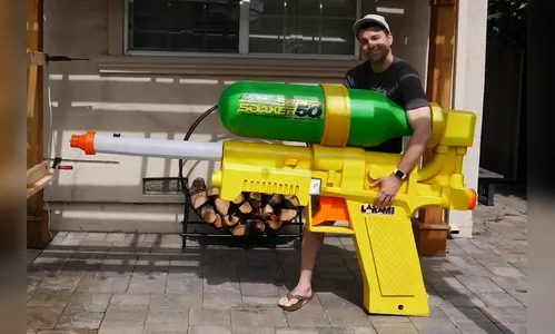 Ex engenheiro da Nasa criou uma arminha de água gigante e destruidora 