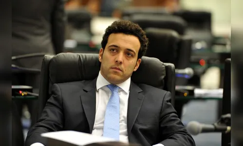 Deputado Bernardo Carli, piloto e copiloto morrem em queda de avião no Paraná