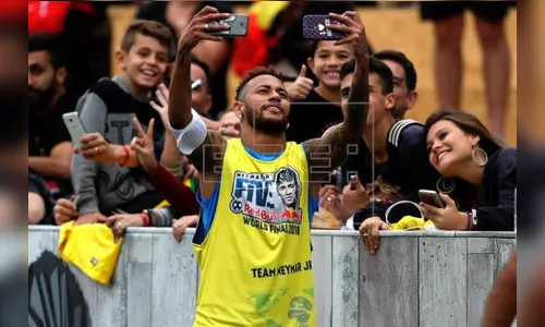 Neymar fica fora da lista de 10 finalistas de prêmio da Fifa