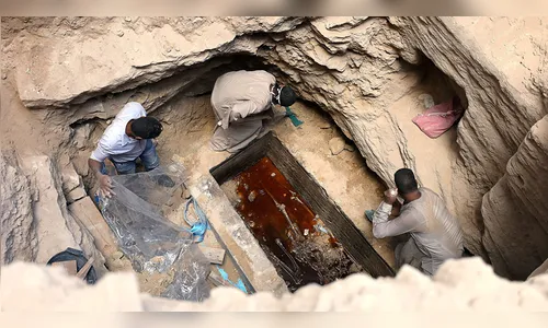 Grupo cria petição online para beber “caldo” achado no  Sarcófago Negro de Alexandria, de 2 mil anos